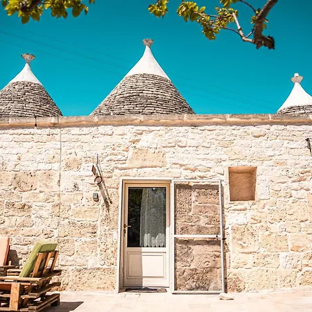 Holiday home Trulli Beauty Romantic Alcova Con Piscina